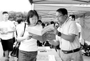 高考落幕，經(jīng)濟(jì)貿(mào)易咨詢成報(bào)考熱門——新興專業(yè)的選擇與未來(lái)展望